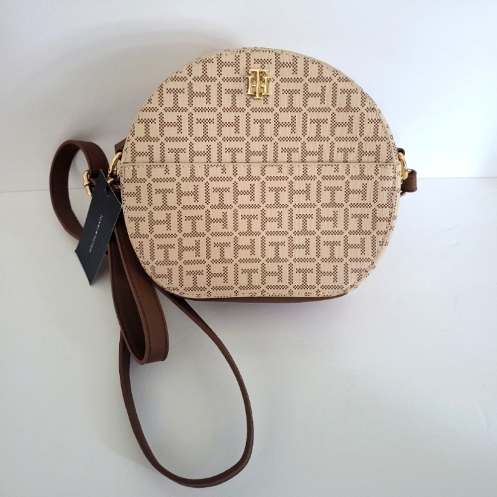NWT Authentic *Brand New* Tommy Hilfiger Round Sling Crossbody bag with zip.